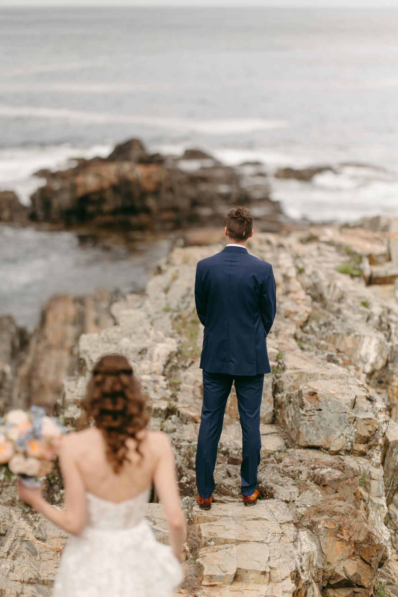the first look on the cliffs at cliff house maine wedding venue in york maine 