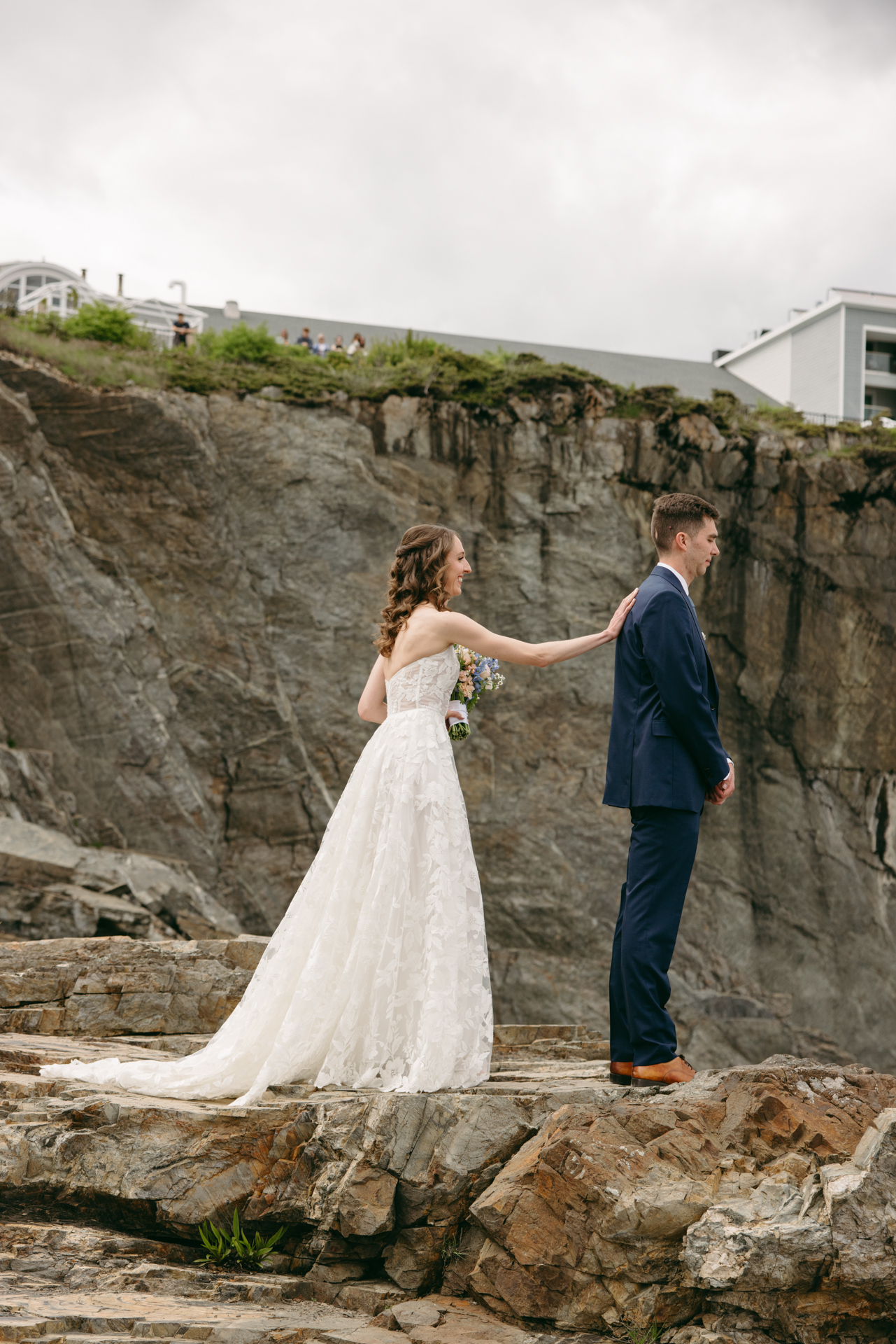 the first look on the cliffs at cliff house maine wedding venue in york maine 