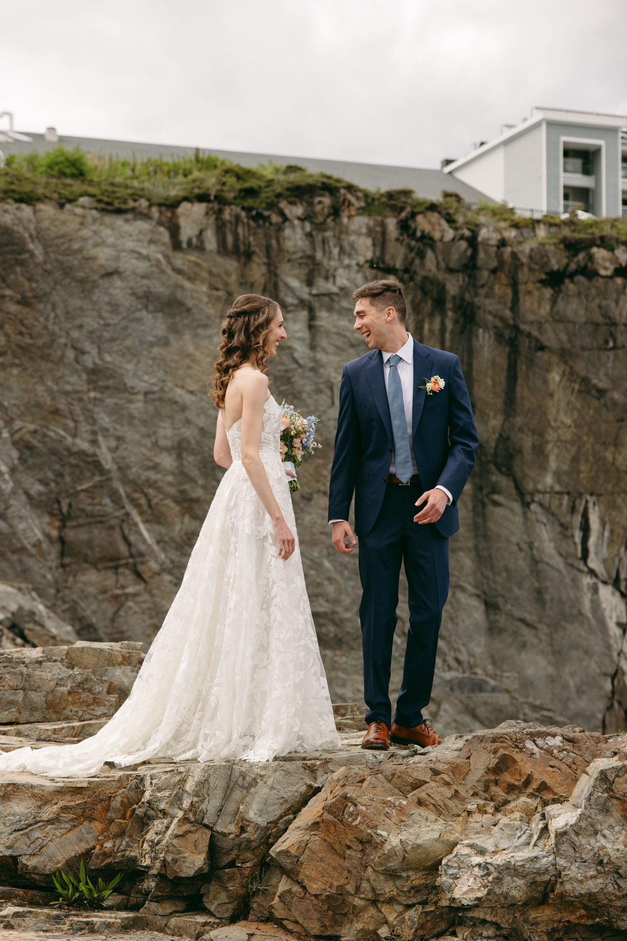 the first look on the cliffs at cliff house maine wedding venue in york maine 
