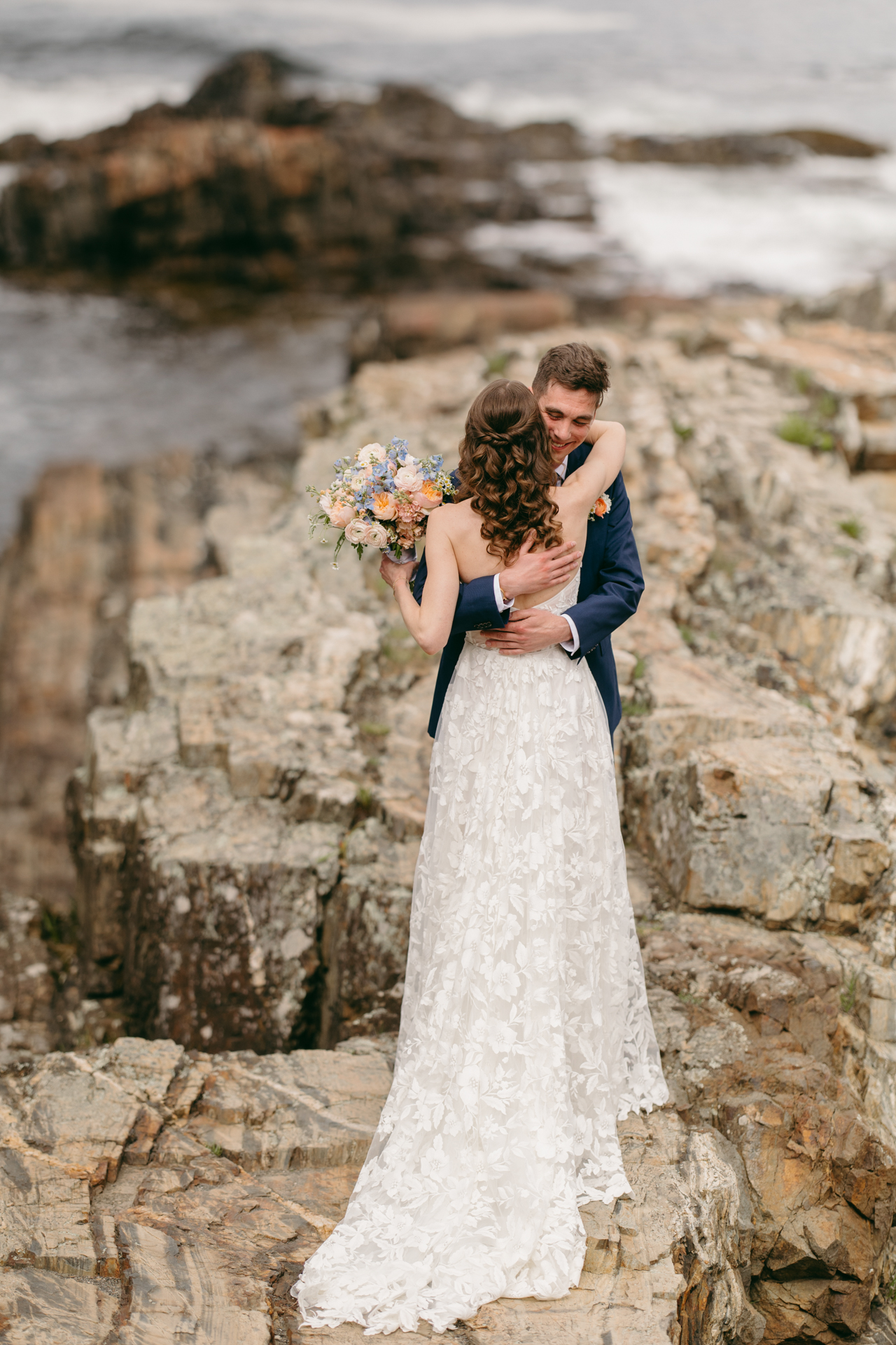 the first look on the cliffs at cliff house maine wedding venue in york maine 