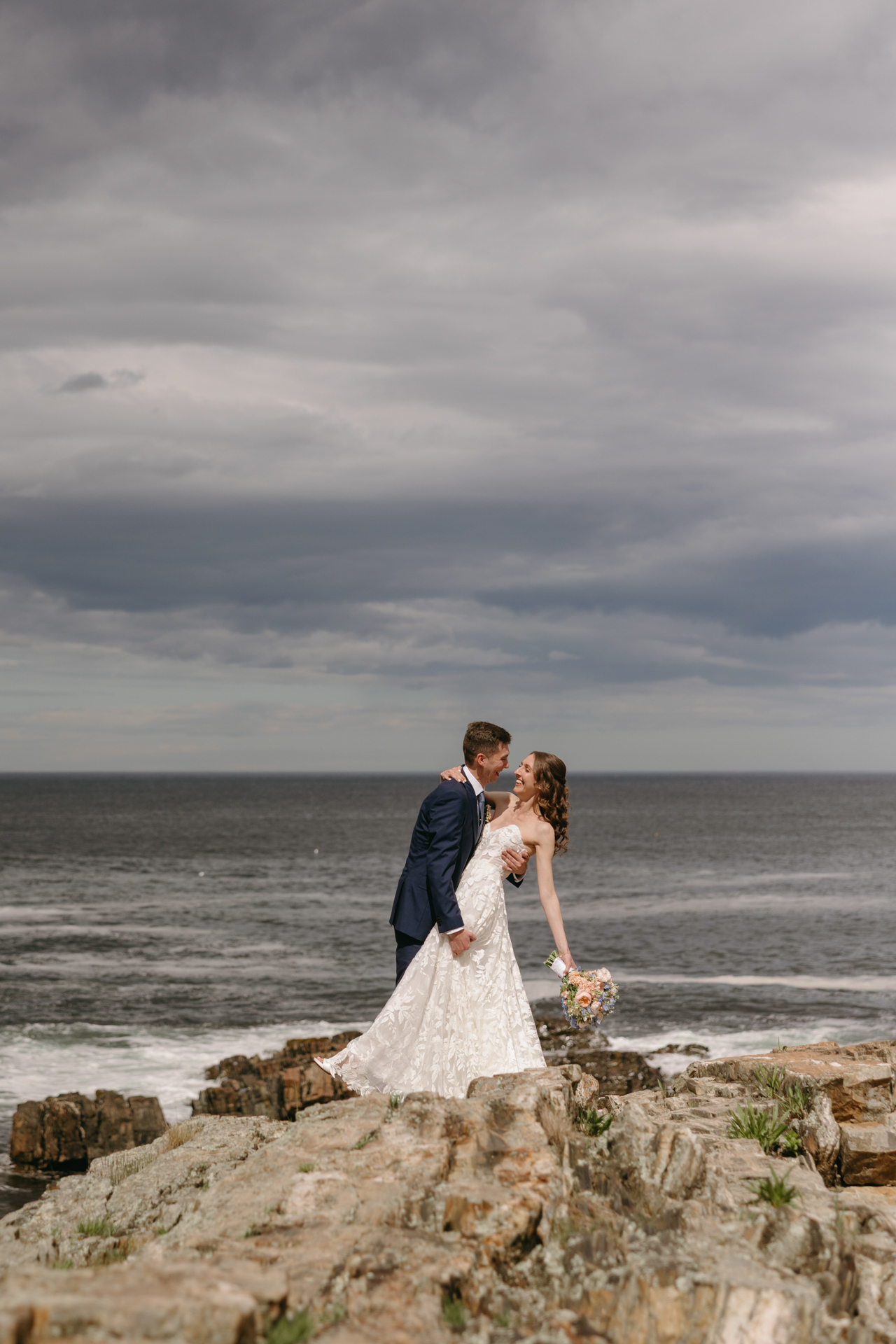 the first look on the cliffs at cliff house maine wedding venue in york maine 
