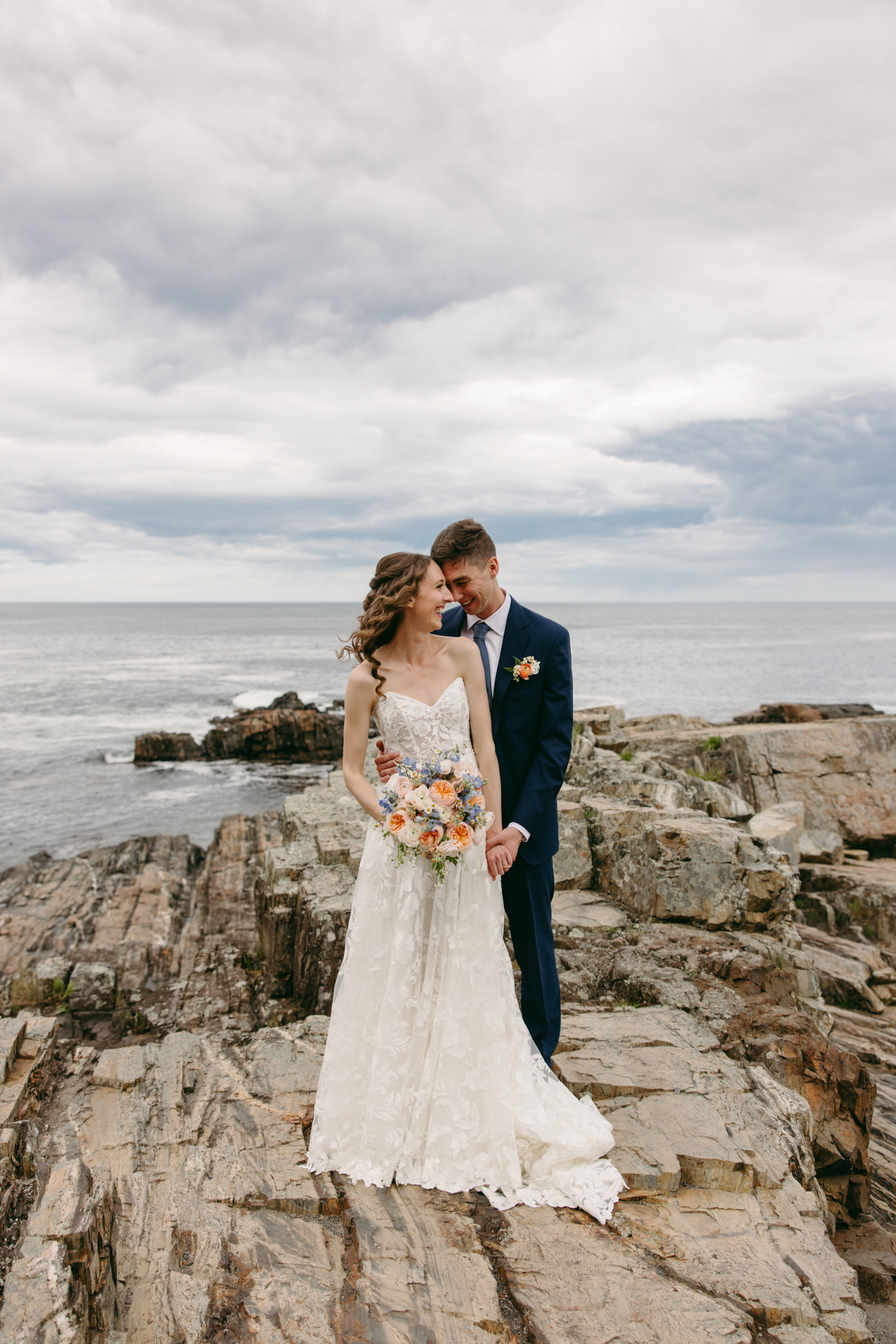 the first look on the cliffs at cliff house maine wedding venue in york maine 