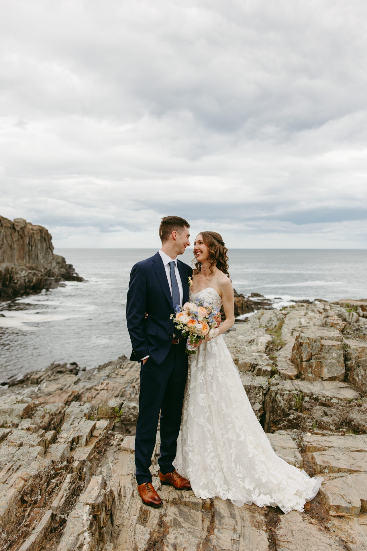 the first look on the cliffs at cliff house maine wedding venue in york maine 