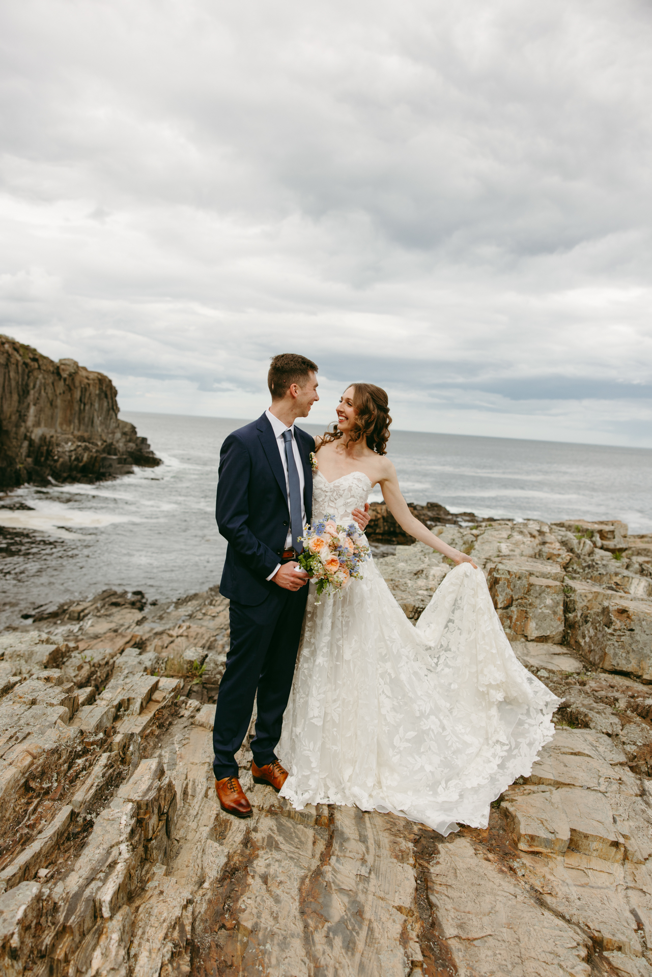 couple portraits at the cliff house wedding venue in york maine 