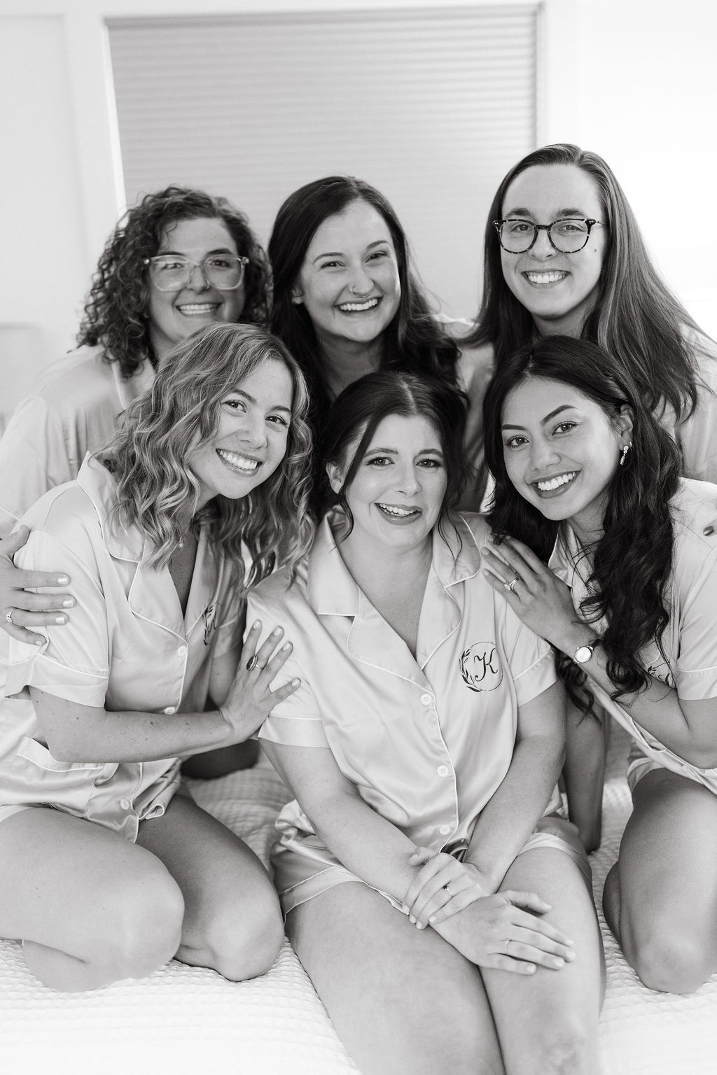 group photo of Kinzie's wedding party 